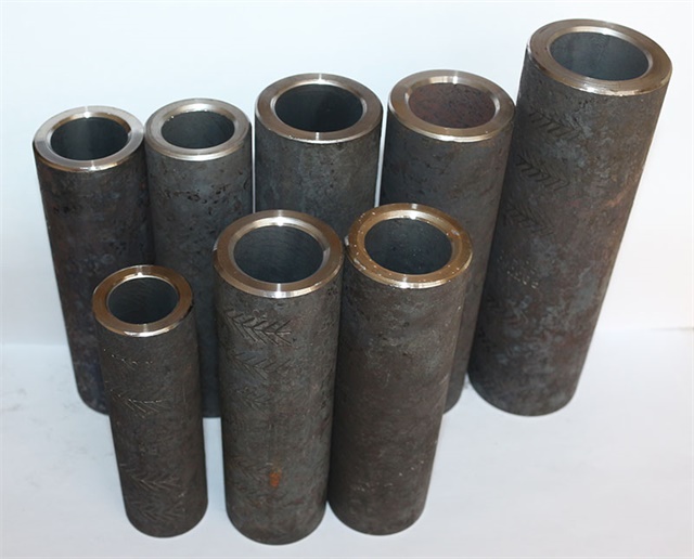 铜鼓<font style='color:red'>冷挤压套筒</font>设备